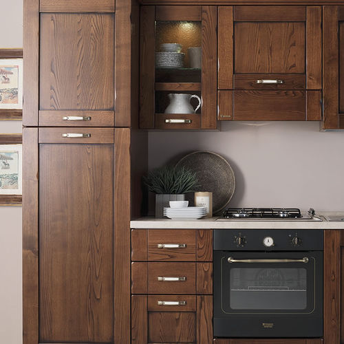 Классическая кухня - NEW SIVIGLIA - Torchetti Cucine - из орехового дерева / с ручками