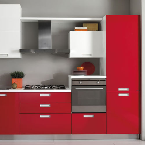 Современная кухня - KATE - Torchetti Cucine - из ламината / со встроенной ручкой / лакированная