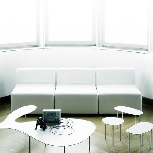 Современное низкое кресло - CABRIO - Living Divani - из синтетической ткани / из кожи / из фанеры