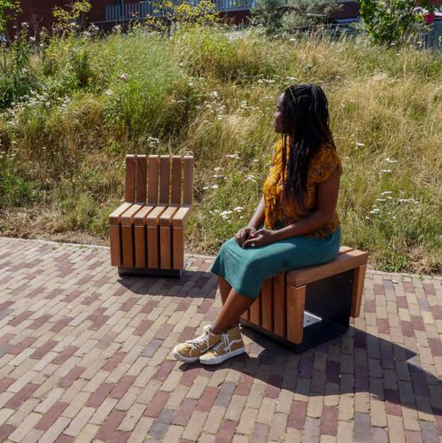 Современный cтул - Solid Skirt Cubes - Streetlife - для наружного применения / из дерева / с основанием из термолакированной стали