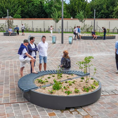 Современная общественная скамейка - SOLID MOBILE GREEN ISLES ROUND - Streetlife - из лиственных пород дерева / без спинки / без подлокотников