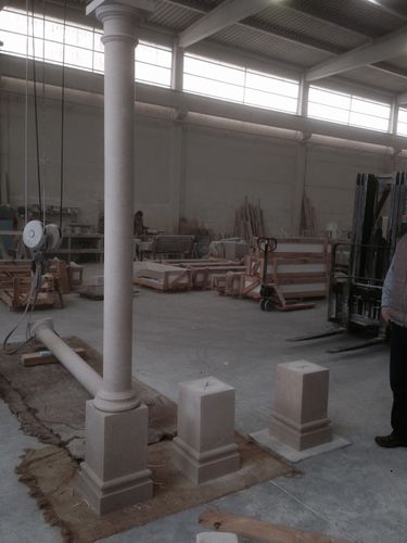 Стойка из известняка - Moleanos Gascogne Bege - LUSOROCHAS NATURAL STONE