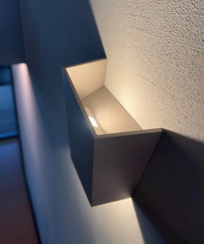 Современный настенный светильник - Break plus - VIBIA LIGHTING - для наружного применения / из алюминия / с геометрической структурой