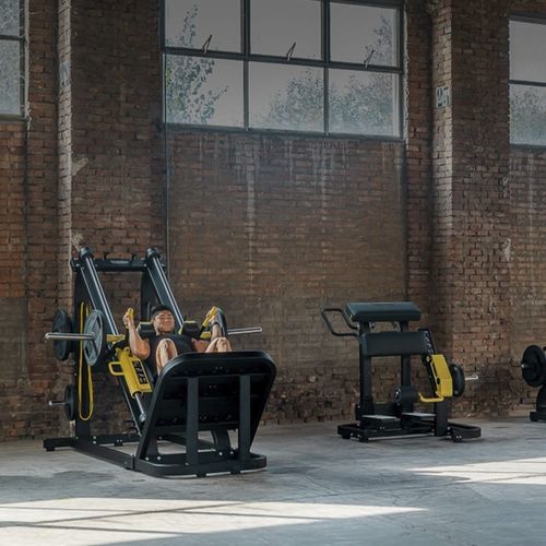 Приседание со штангой тренажер - PURE HACK - TECHNOGYM - для интерьера / для профессионального использования
