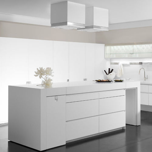 Современная кухня - ESSENTIAL QUADRA  - TONCELLI - из фанерованной древесины / из Corian® / островного типа
