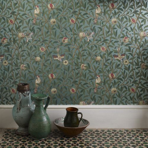 Классический обои - BIRD & POMEGRANATE  - MORRIS & Co. - в цветочек / с рисунком животных / имитация ткани