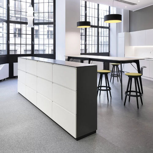 Низкий шкаф для папок - K2 - Bene GmbH - высокий / из ламината / из стекла