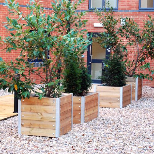 Кадка для садовых растений из металла - MEWS  - Street Design - из дерева / прямоугольная / со встроенной скамьей