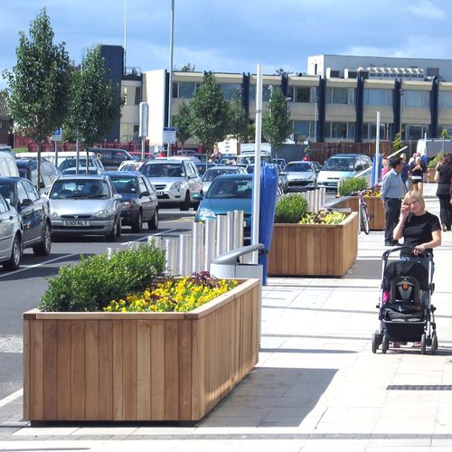 Кадка для садовых растений из дерева - DIPLOMAT - Street Design - прямоугольная / со встроенной скамьей / современная
