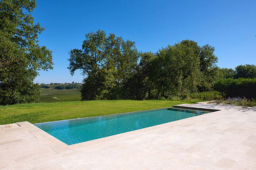 Переливной бассейн - VERT D'EAU PERIGUEUX - PISCINES CARRE BLEU - на заказ / для наружного применения / заглубленный