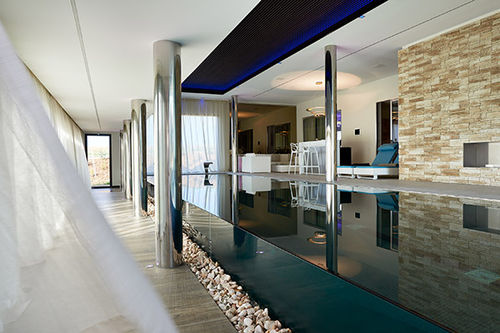 Переливной бассейн - COULOIR DE NAGE INTERIEUR A PAROIS DE VERRE PORTELLI - PISCINES CARRE BLEU - плавательный бассейн / на заказ / для интерьера