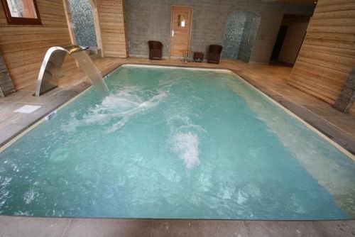 Бассейн для интерьера - HÔTEL LES 7 LAUX - PISCINES CARRE BLEU - заглубленный / из бетона