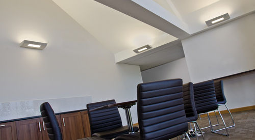 Современный настенный светильник - SLIM JIM - Thorlux Lighting / F.W. Thorpe PLC - для интерьера / из стекла / флюоресцентный