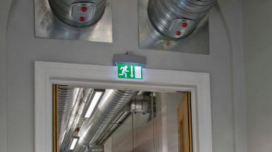 Выступающее аварийное освещение - SEVEN - Thorlux Lighting / F.W. Thorpe PLC - прямоугольное / LED / из акрила