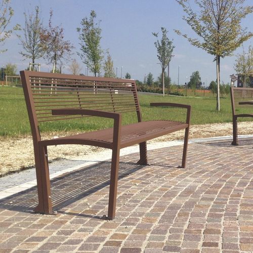 Современная общественная скамейка - CAMILLA M  - CITY DESIGN - из гальванизированной стали / со спинкой / без спинки