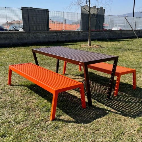 Современный стол - CASTEO TA WPC - CITY DESIGN - WPC / из гальванизированной стали / с основанием из оцинкованной стали