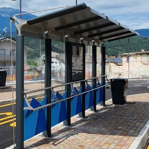 Крытая автобусная остановка из алюминия - YCARO - CITY DESIGN - из нержавеющей стали / со скамейкой / светодиодная