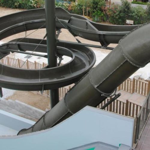 Поворотная горка - BLACK CANNON - TECNOPISCINE INTERNATIONAL - для аквапарков / трубчатая / из полиэтилена