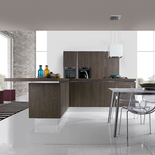 Современная кухня - BELLA - ARAN Cucine - из ламината / из дерева / островного типа