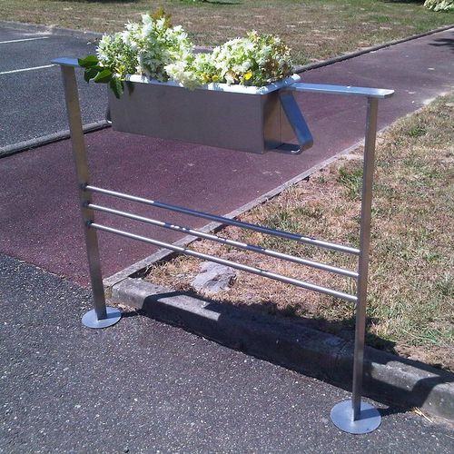Защитный барьер - ALIZÉ - FRANCE INOX INDUSTRIE - неподвижный / из нержавеющей стали / для общественных мест