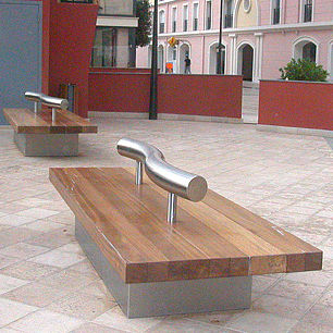 Современная общественная скамейка - SUR MESURE - FRANCE INOX INDUSTRIE - из дерева / из стали / со спинкой