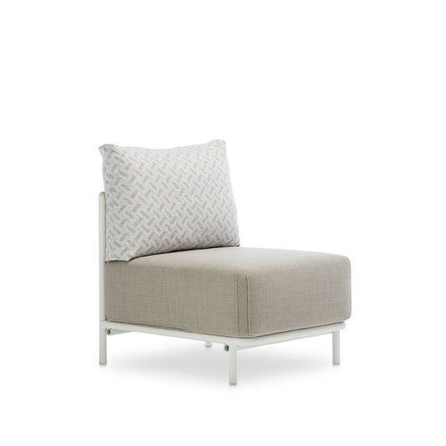 Современное низкое кресло - QUEEN - Roberti Rattan - из ткани / из пенополиуретана / из полиэстера