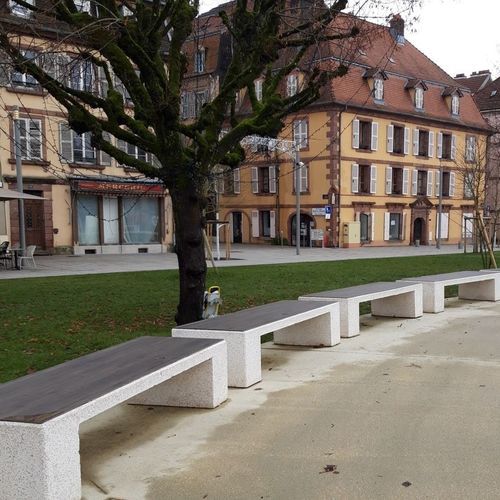 Общественная скамейка из фанерованной древесины - Banc béton moderne - FRANCIOLI - низкоуглеродный бетон / для наружного применения / для наружного применения