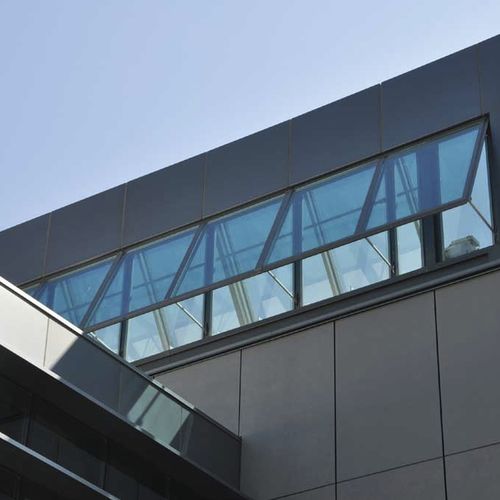 Окно из поликарбоната - TECHVENT 5300® - EXTECH Exterior Technologies, Inc - поворотное / с двойным остеклением / с термовкладышем