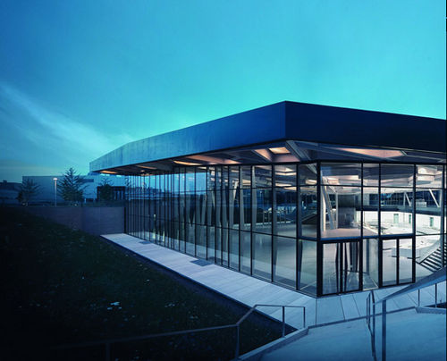 Панельная тонкостенная перегородка - TRUMPF COMPANY RESTAURANT - Josef Gartner - из металла и стекла