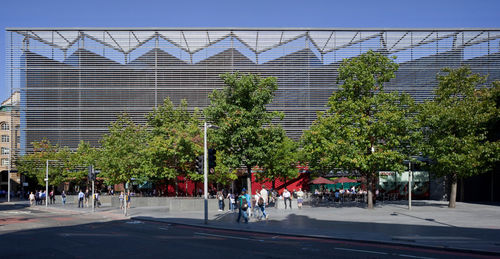 Солнцезащитное устройство из металла - MORE LONDON PLACE - Permasteelisa - для фасада