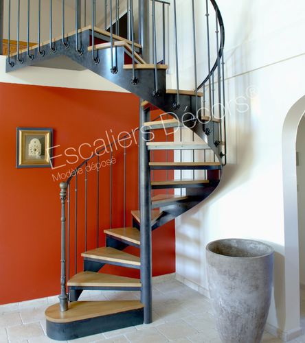 Винтовая лестница - BISTROT DH45  - ESCALIERS DECORS - с деревянными ступеньками / конструкция из лакированной стали / для бытового использования