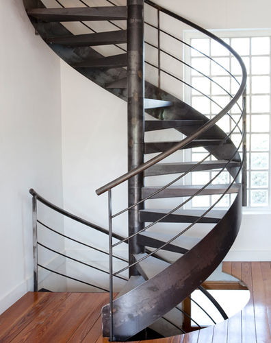 Винтовая лестница - LOFT SH26 SPIR'DÉCO® - ESCALIERS DECORS - с бетонными ступеньками / стальная конструкция / для интерьера