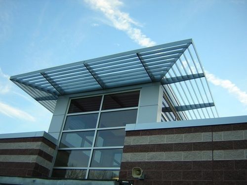 Солнцезащитное устройство из металла - SUNSCREENS - LEED HIMMEL - для фасада / горизонтальное