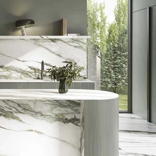 Плита из камня из керамогранита - CALACATTA GREEN - Italgraniti Group S.p.a. - для напольной поверхности / для внутренней компоновки / для кухни
