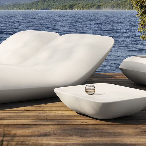 Современный журнальный столик - PILLOW - VONDOM - из вращательно формованного полиэтилена / с основанием из полиэтилена / квадратный