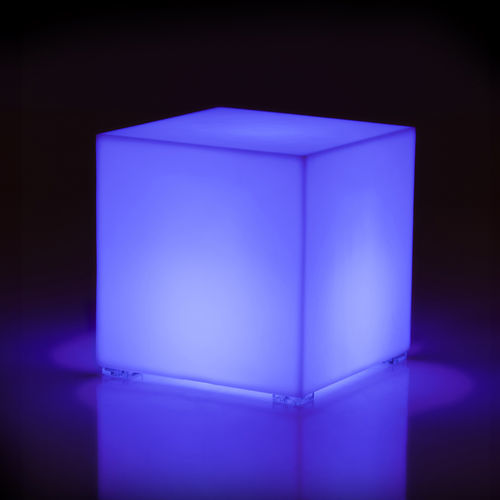 Напольная лампа - JUT CUBO - VONDOM - из полиэтилена / современная / беспроводная