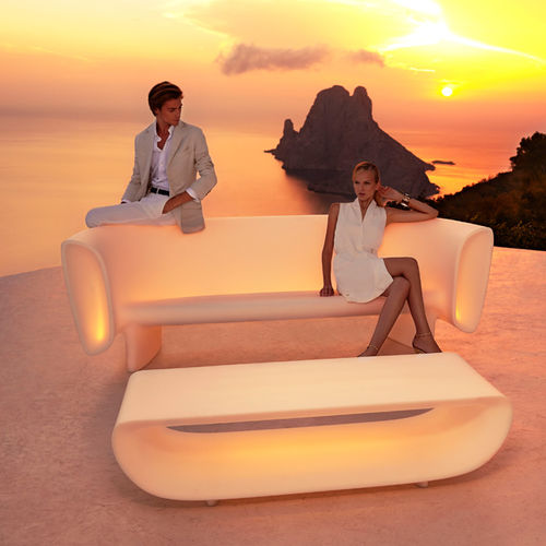 Журнальный столик уникальный дизайн - BUM BUM   - VONDOM - из полиэтилена / с основанием из полиэтилена / прямоугольный