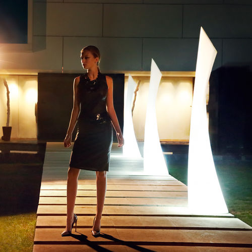 Современная световая колонна - WING - VONDOM - из полиэтилена / LED / для интерьера