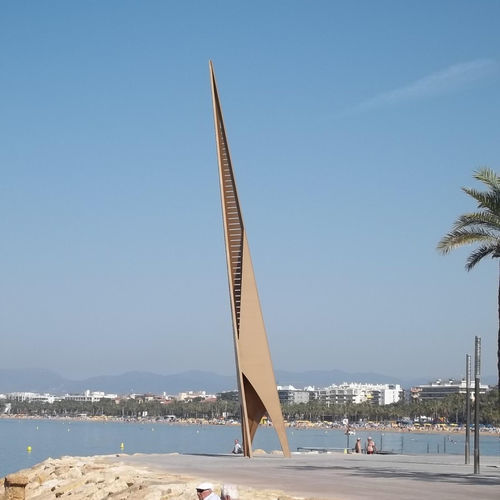 Скульптура из железа - ELS PILONS - ESTEVA BARCELONA - для наружного применения / напольная / для общественных мест