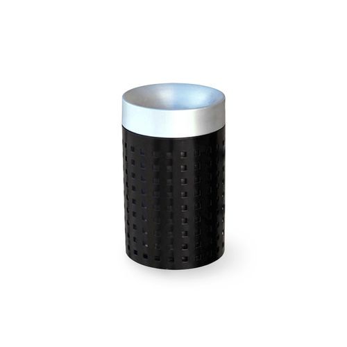 Пепельница на ножках - Kvadrat - NOLA INDUSTRIER - настенная / из стали / из алюминия