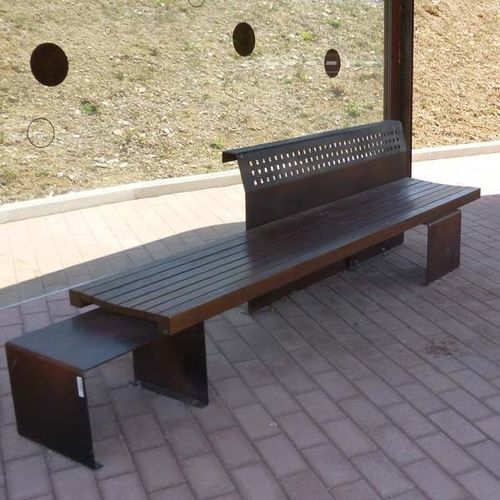 Современная общественная скамейка - LINEA - Euroform K. Winkler GmbH - из лиственных пород дерева / из гальванизированной стали / из стального листа