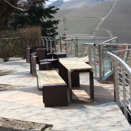 Современная общественная скамейка - LINEA - Euroform K. Winkler GmbH - из лиственных пород дерева / из гальванизированной стали / из стального листа