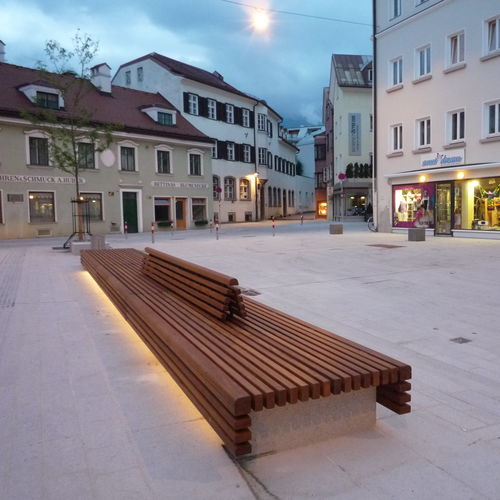 Современная общественная скамейка - INNSBRUCK - Euroform K. Winkler GmbH - из цельной древесины / со спинкой / без спинки