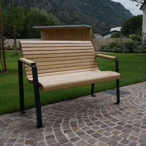 Классическая общественная скамейка - COMFORT - Euroform K. Winkler GmbH - из лиственных пород дерева / из гальванизированной стали / со спинкой