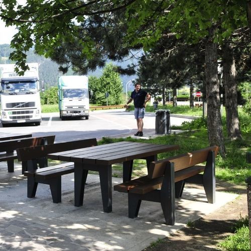 Современный стол для пикника - BLOCK  - Euroform K. Winkler GmbH - из лиственных пород дерева / с основанием из стального листа / прямоугольный