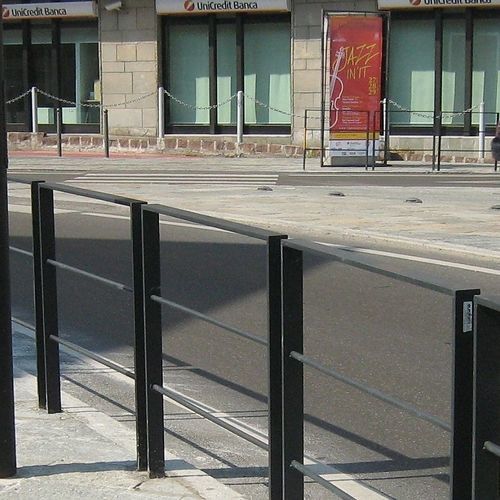 Защитный барьер - LINEABARRIERA LIGHT  - Euroform K. Winkler GmbH - неподвижный / из металла / для общественных мест