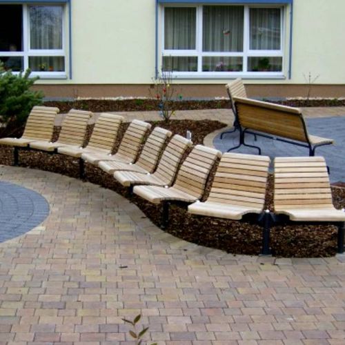 Сидения на опоре из гальванизированной стали - DOMINO - Euroform K. Winkler GmbH - из лиственных пород дерева / несколько мест / городское
