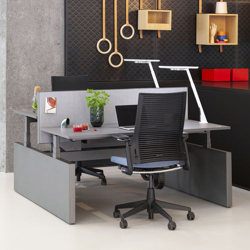Рабочий стол для офисов открытого типа - BALANCE COMFORT - Ahrend - современный / из ламината / эргономичный