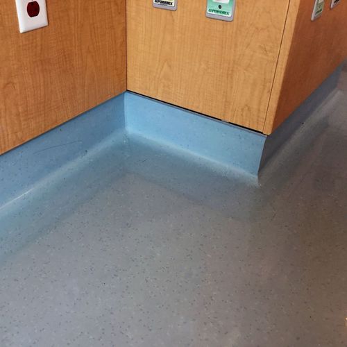 Плинтус из каучука - GALAXY FLASH COVE - ECOsurfaces Recycled Rubber Flooring