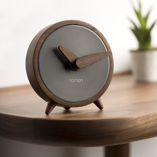 Современный часы - ATOMO SOBREMESA - NOMON - настольный / аналоговый / из орехового дерева